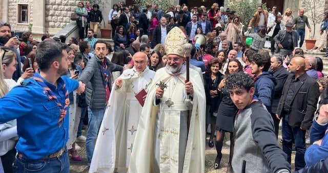 بالصور - زياحات الأطفال في الكنائس ورفع أغصان الزيتون بمناسبة الشعانين